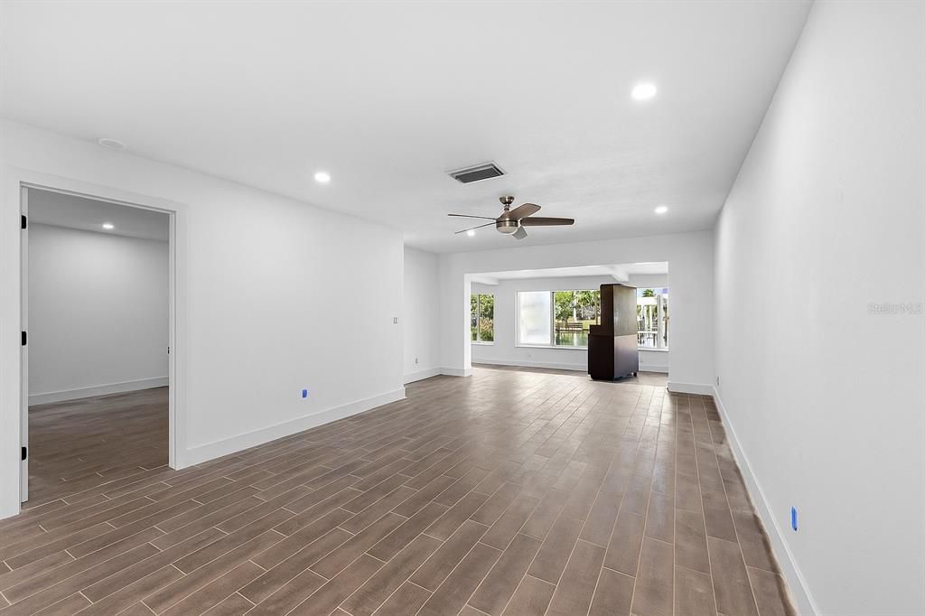 For Sale: $520,000 (2 beds, 2 baths, 1600 Square Feet)