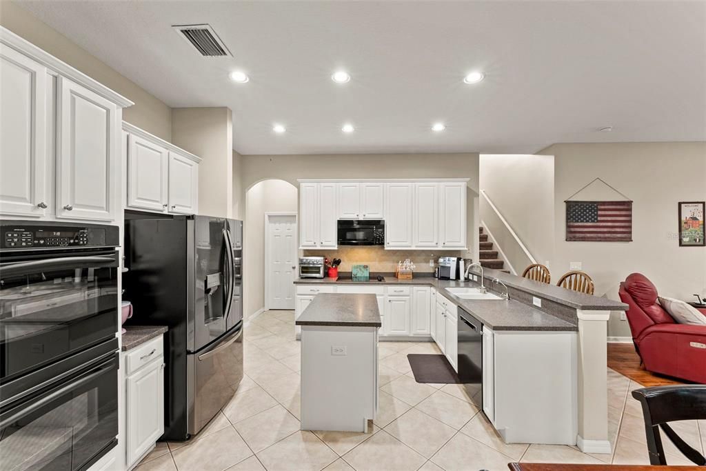 For Sale: $625,000 (5 beds, 4 baths, 3672 Square Feet)