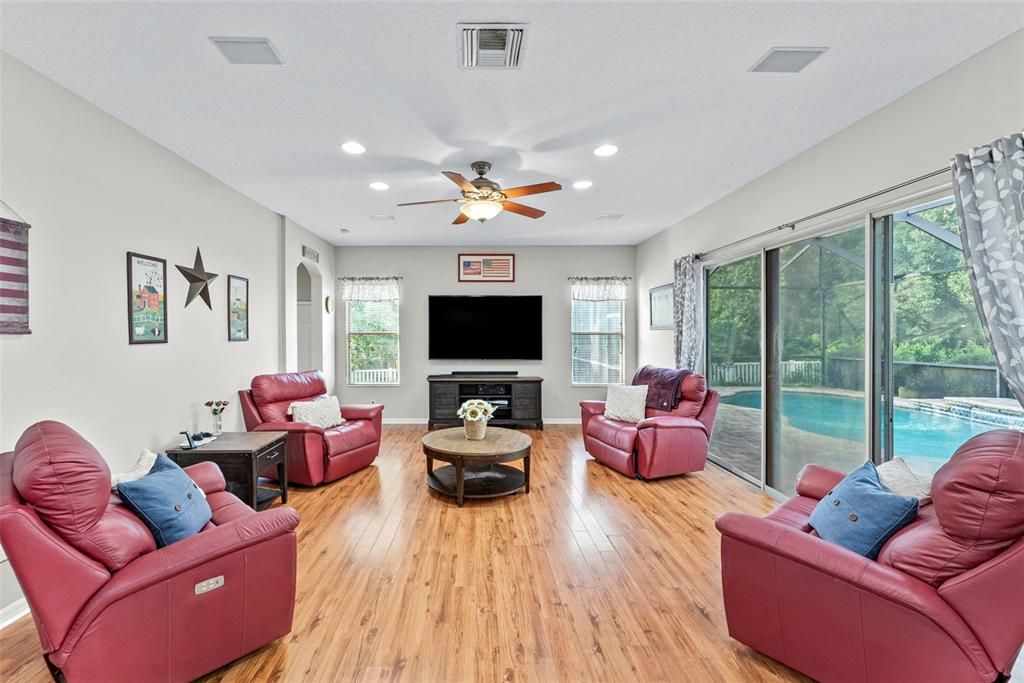 For Sale: $625,000 (5 beds, 4 baths, 3672 Square Feet)