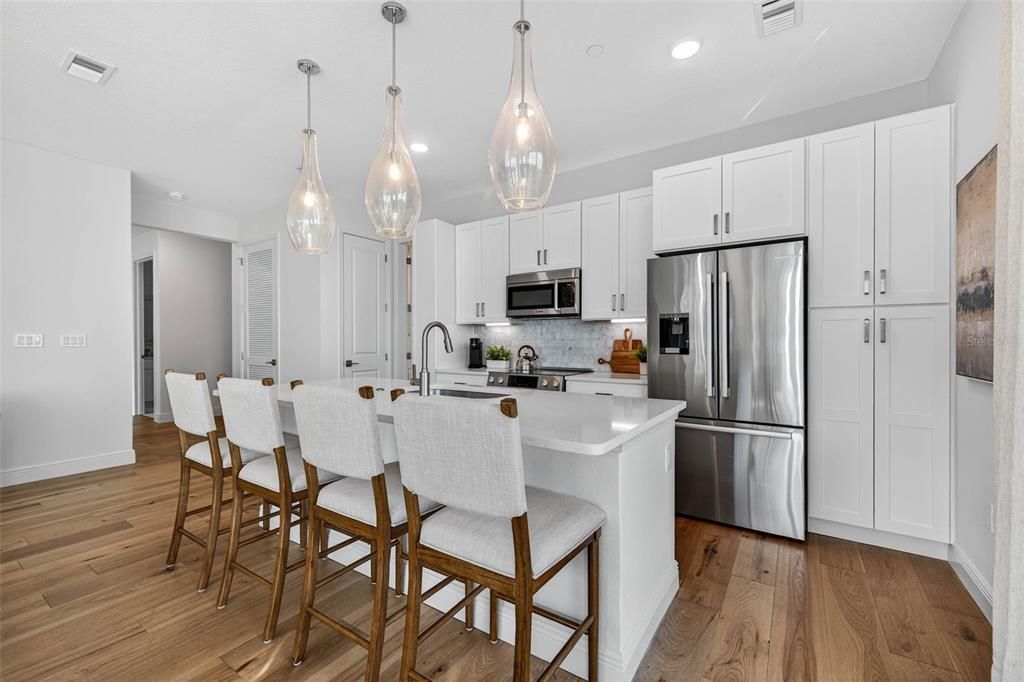 For Sale: $999,999 (3 beds, 3 baths, 1650 Square Feet)