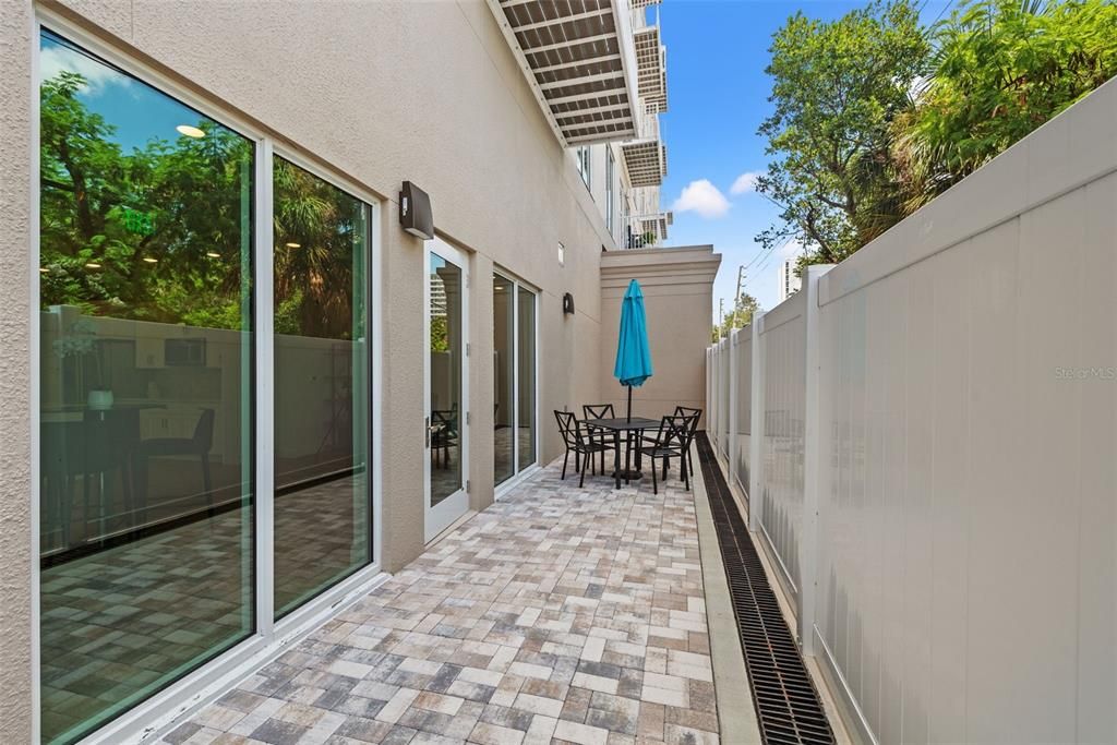 For Sale: $999,999 (3 beds, 3 baths, 1650 Square Feet)