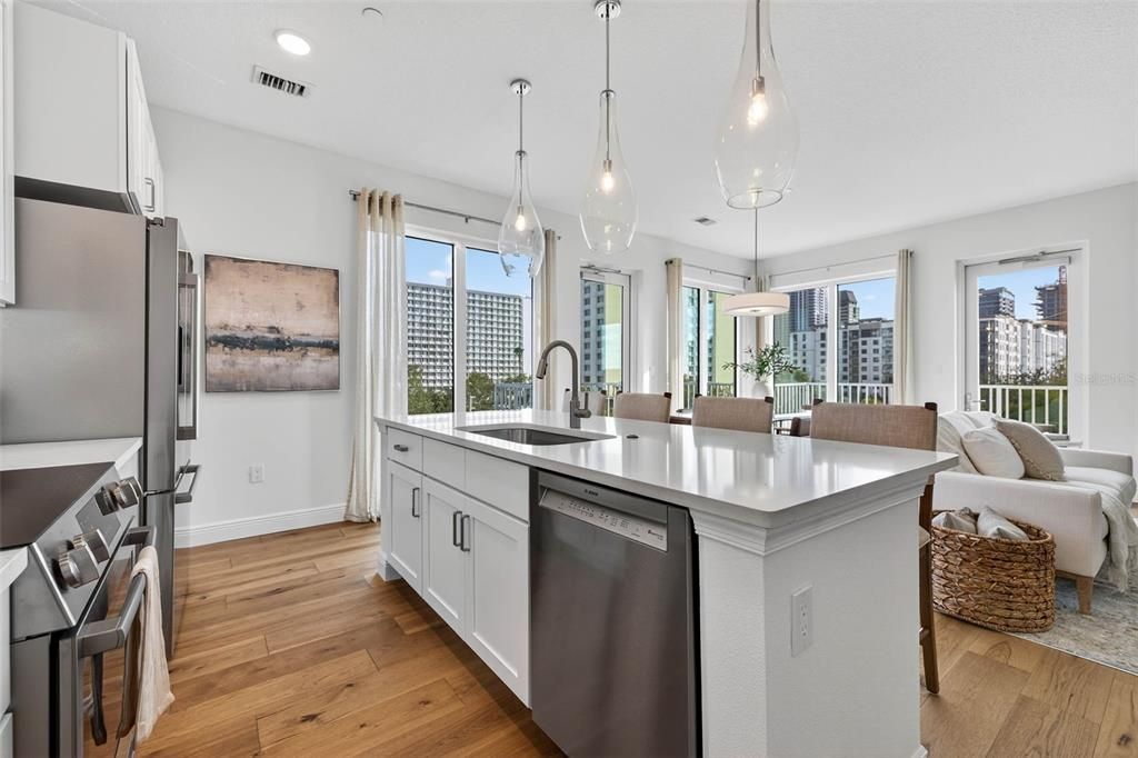 For Sale: $999,999 (3 beds, 3 baths, 1650 Square Feet)