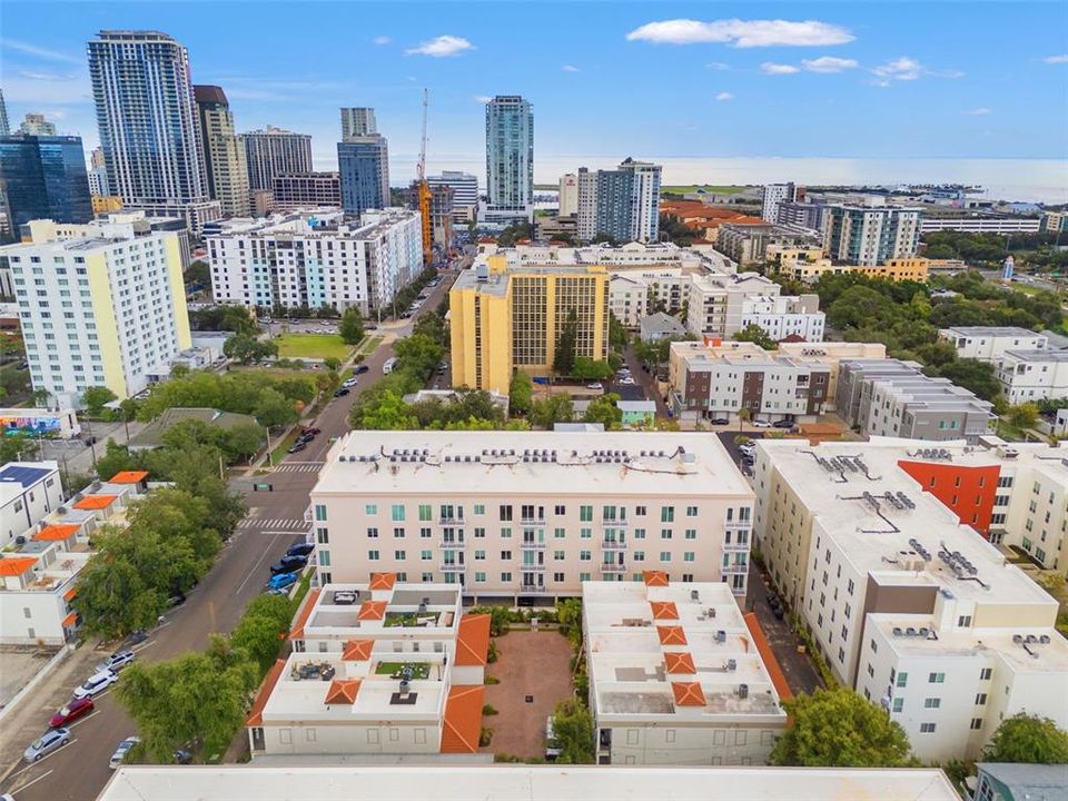 For Sale: $999,999 (3 beds, 3 baths, 1650 Square Feet)