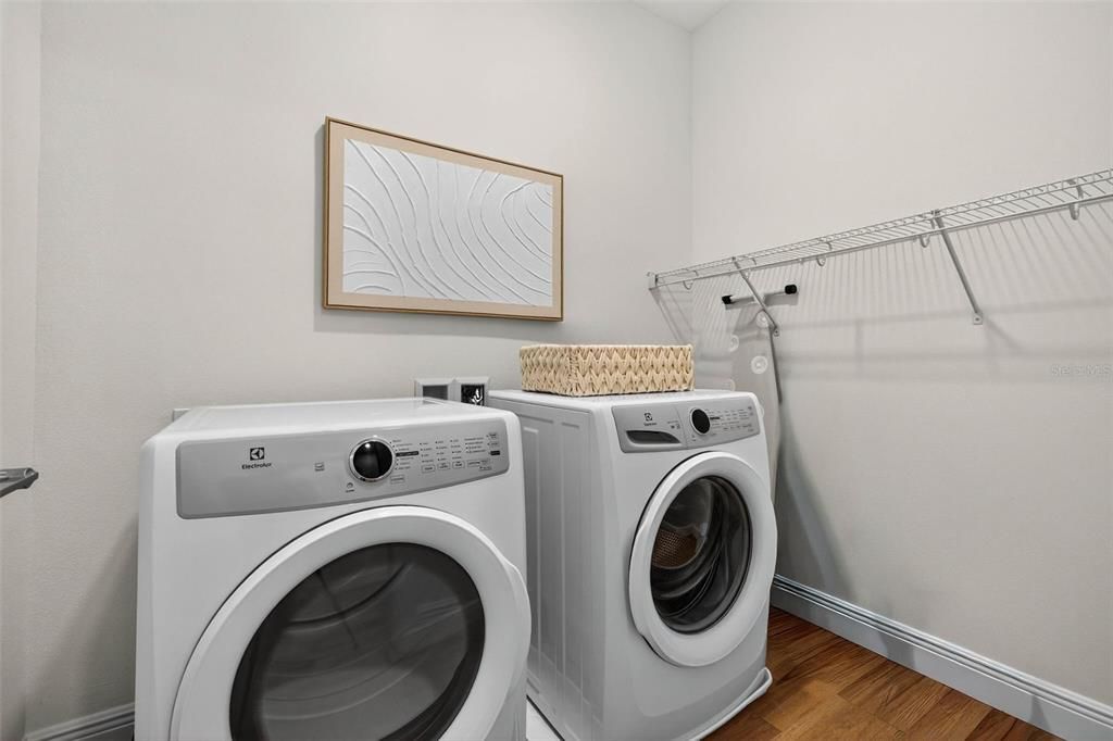 For Sale: $999,999 (3 beds, 3 baths, 1650 Square Feet)