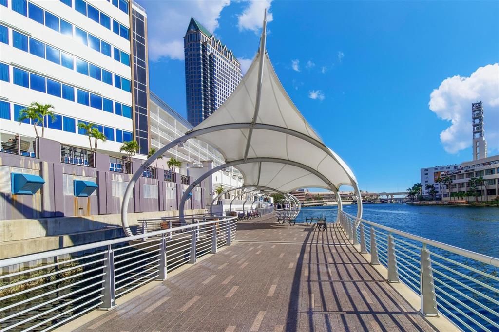 待售: $850,000 (0.24 acres)