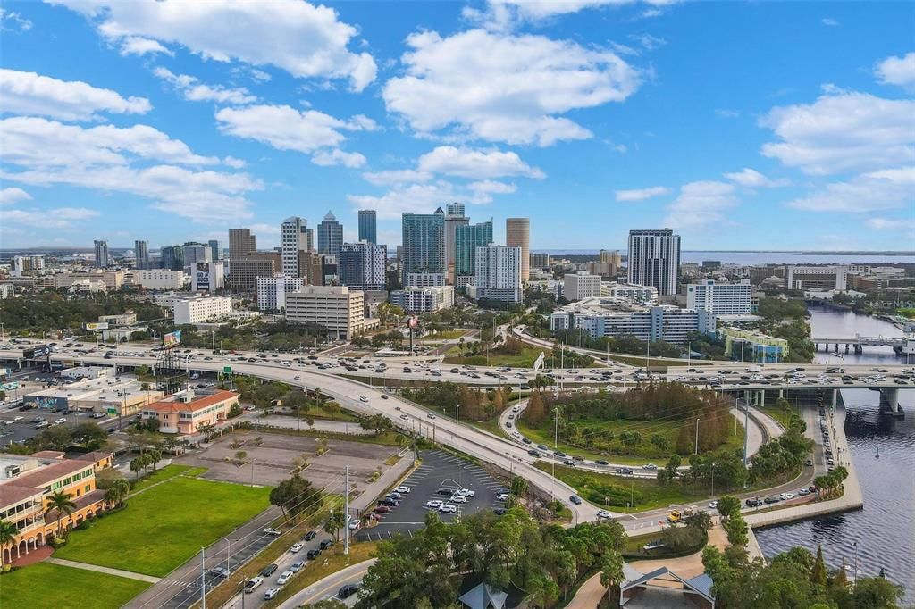 待售: $850,000 (0.24 acres)