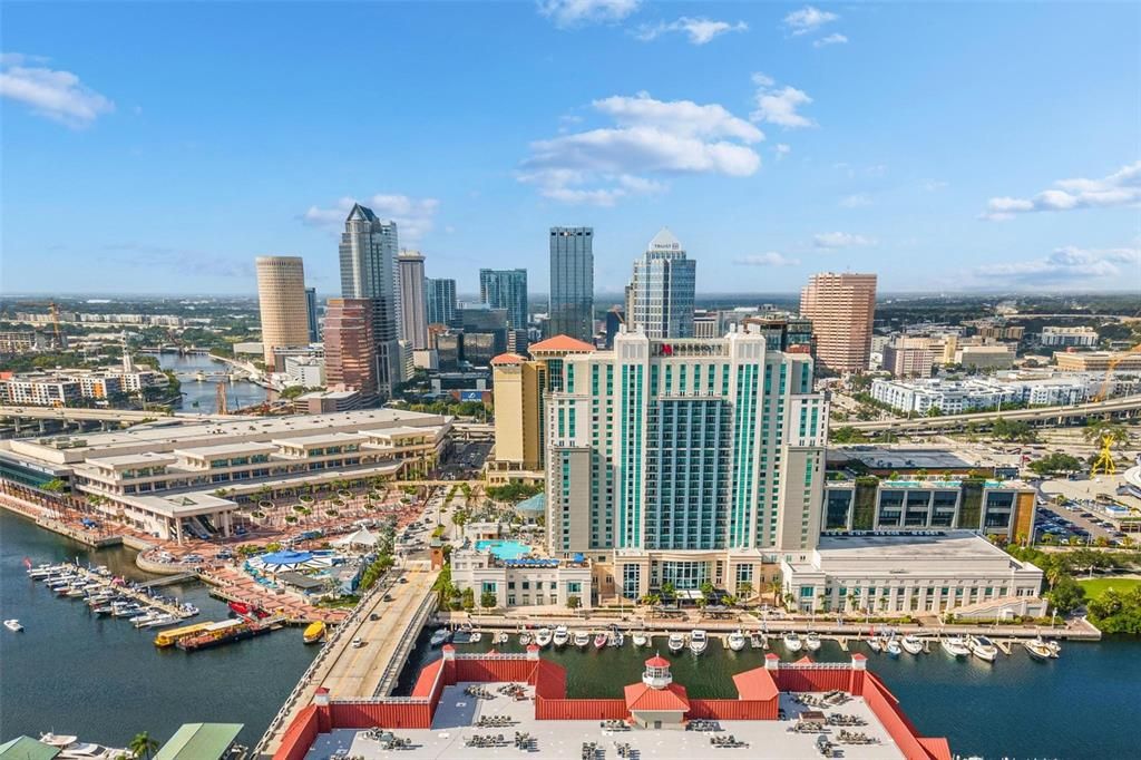 待售: $850,000 (0.24 acres)