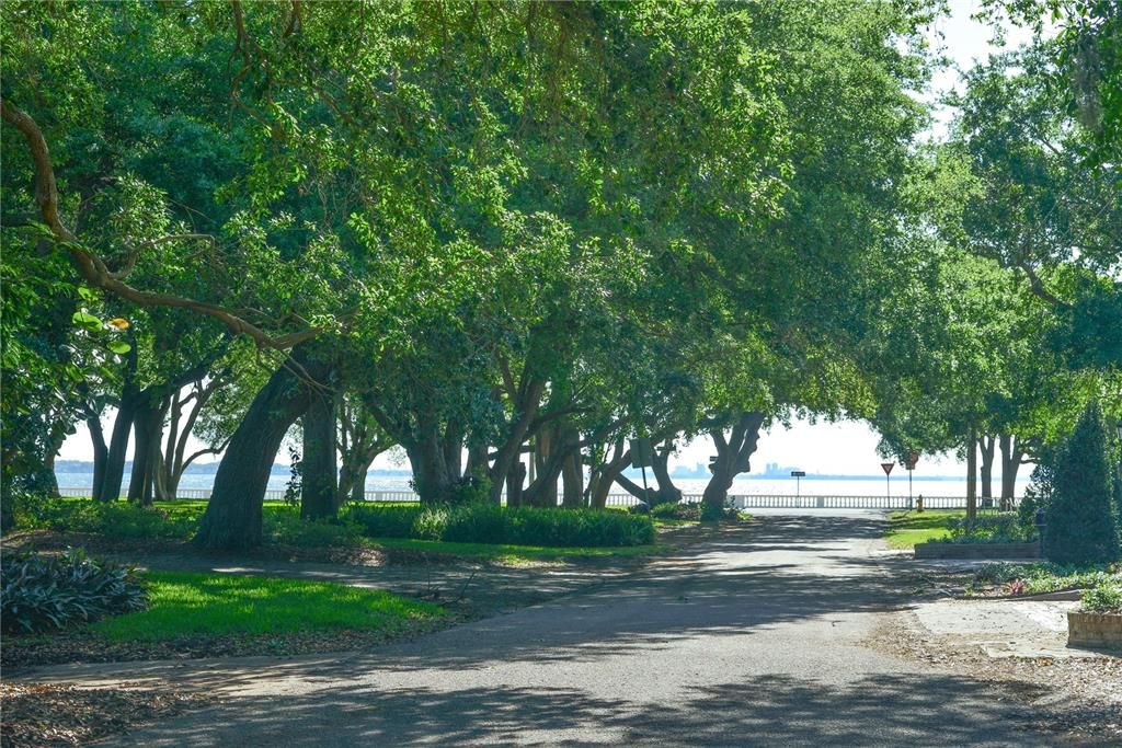 待售: $850,000 (0.24 acres)