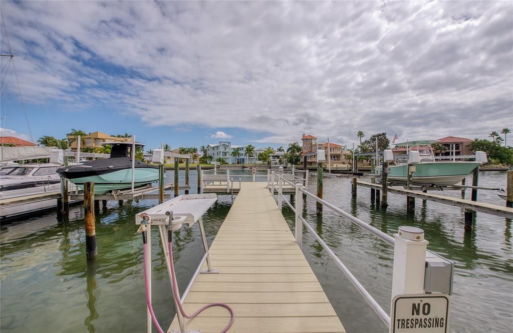 For Sale: $450,000 (3 beds, 3 baths, 1585 Square Feet)