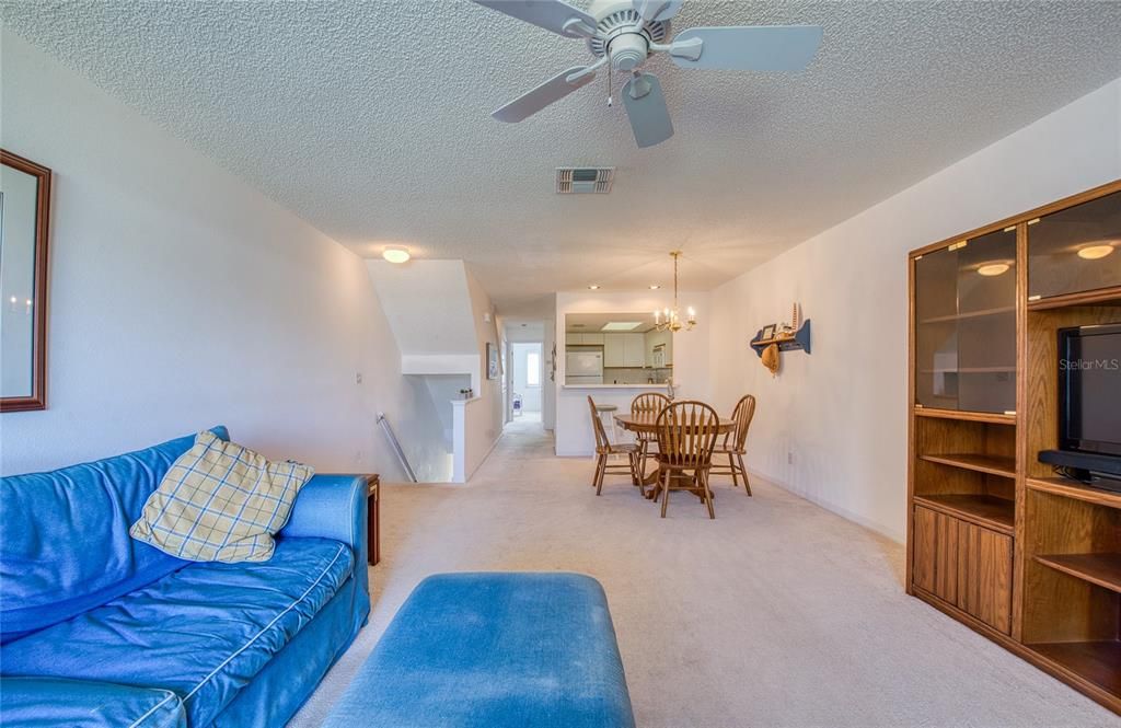 For Sale: $450,000 (3 beds, 3 baths, 1585 Square Feet)