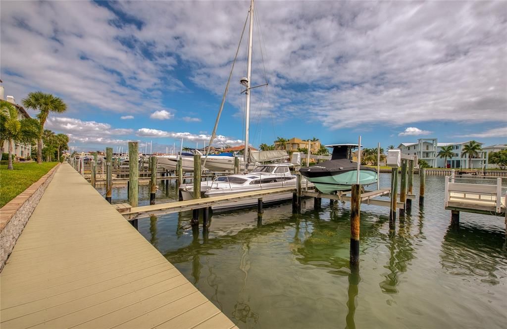 For Sale: $450,000 (3 beds, 3 baths, 1585 Square Feet)