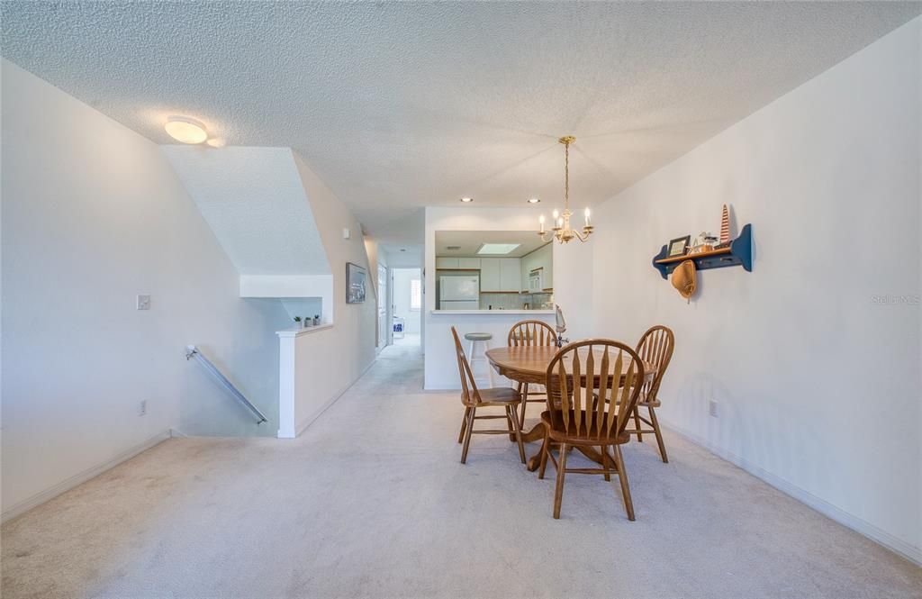 For Sale: $450,000 (3 beds, 3 baths, 1585 Square Feet)