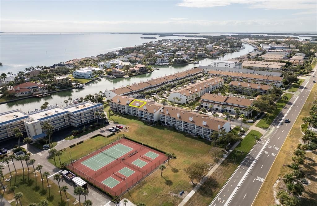 For Sale: $450,000 (3 beds, 3 baths, 1585 Square Feet)