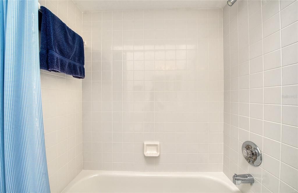 For Sale: $450,000 (3 beds, 3 baths, 1585 Square Feet)