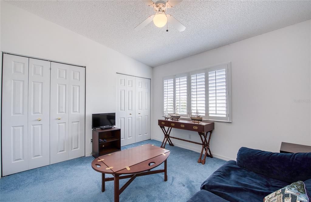 For Sale: $450,000 (3 beds, 3 baths, 1585 Square Feet)