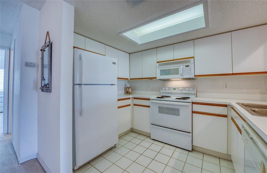 For Sale: $450,000 (3 beds, 3 baths, 1585 Square Feet)