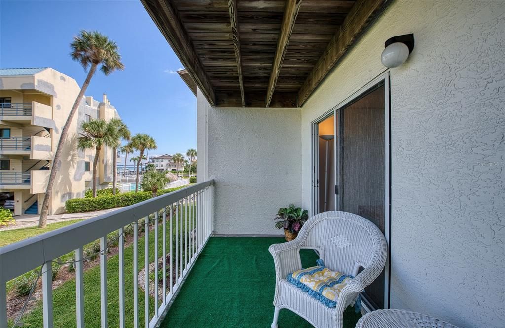 For Sale: $450,000 (3 beds, 3 baths, 1585 Square Feet)