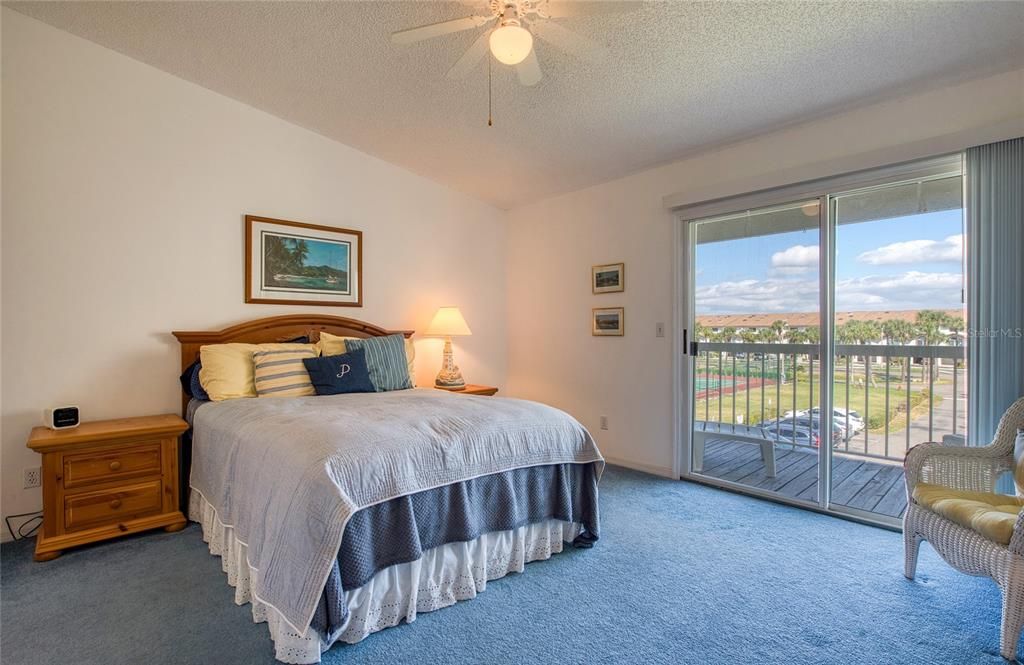 For Sale: $450,000 (3 beds, 3 baths, 1585 Square Feet)