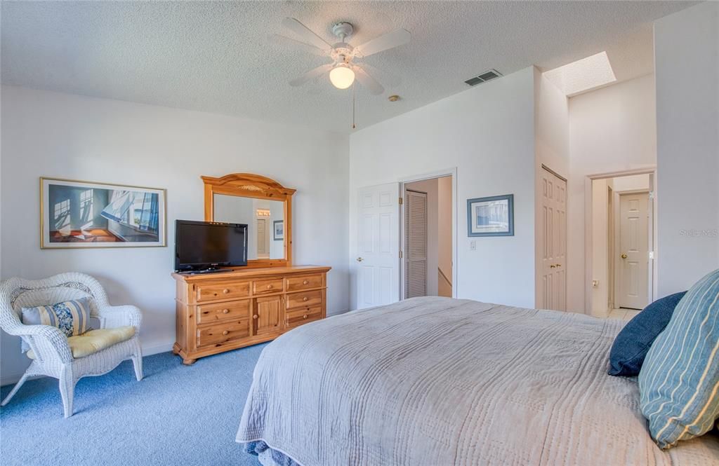 For Sale: $450,000 (3 beds, 3 baths, 1585 Square Feet)