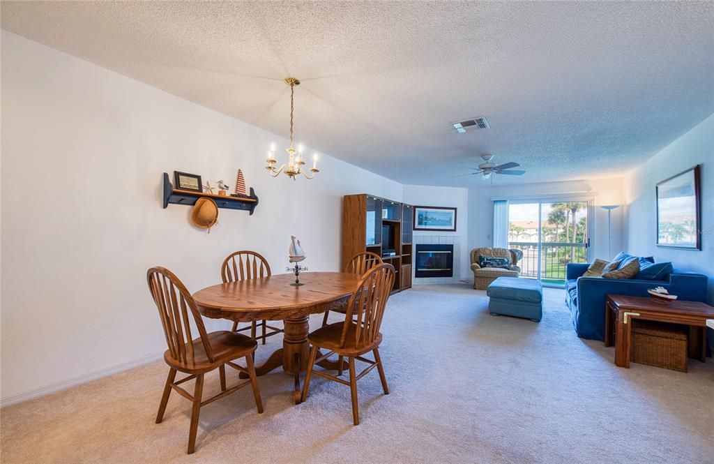 For Sale: $450,000 (3 beds, 3 baths, 1585 Square Feet)