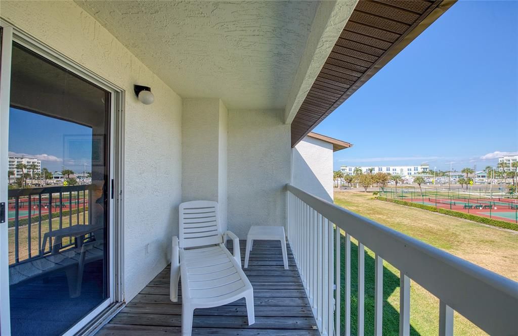 For Sale: $450,000 (3 beds, 3 baths, 1585 Square Feet)