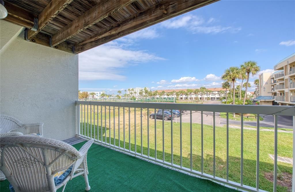 For Sale: $450,000 (3 beds, 3 baths, 1585 Square Feet)