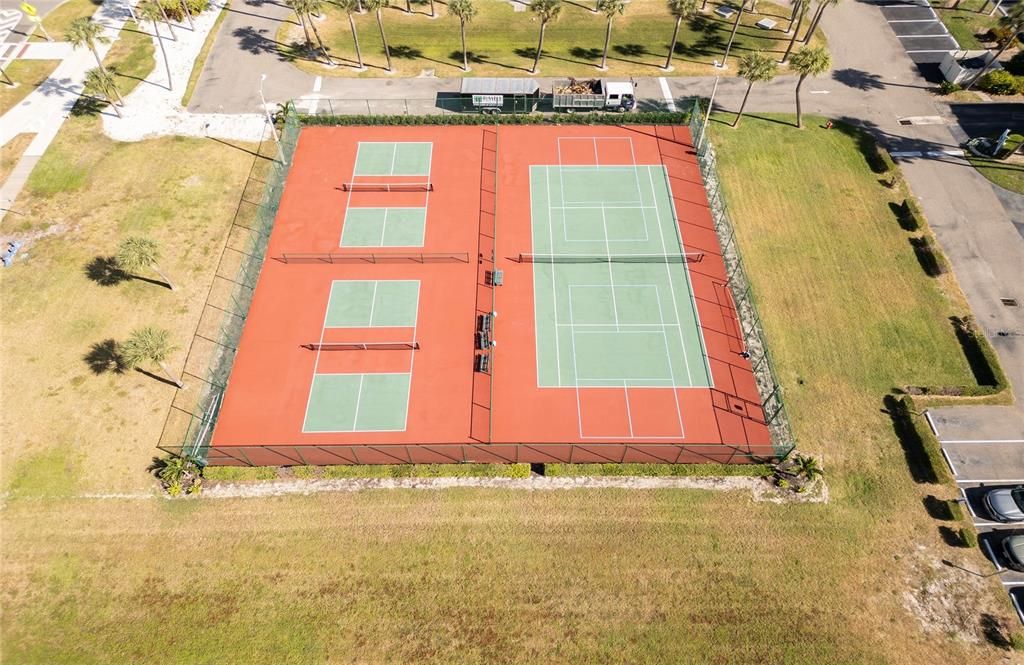 For Sale: $450,000 (3 beds, 3 baths, 1585 Square Feet)