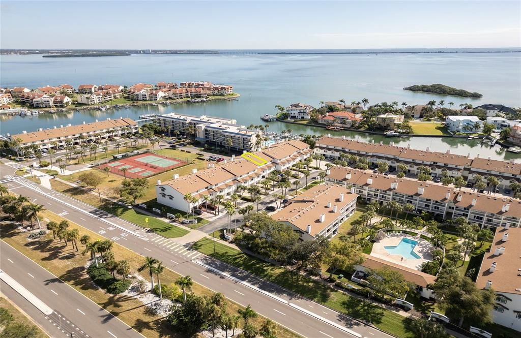 For Sale: $450,000 (3 beds, 3 baths, 1585 Square Feet)