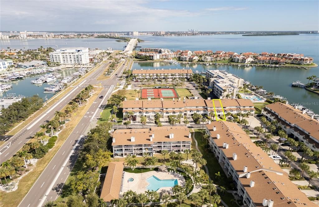 For Sale: $450,000 (3 beds, 3 baths, 1585 Square Feet)