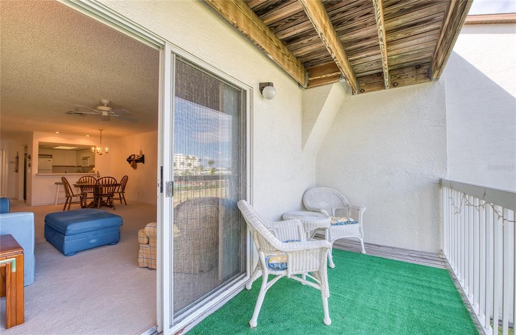 For Sale: $450,000 (3 beds, 3 baths, 1585 Square Feet)