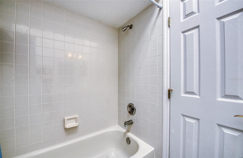 For Sale: $450,000 (3 beds, 3 baths, 1585 Square Feet)