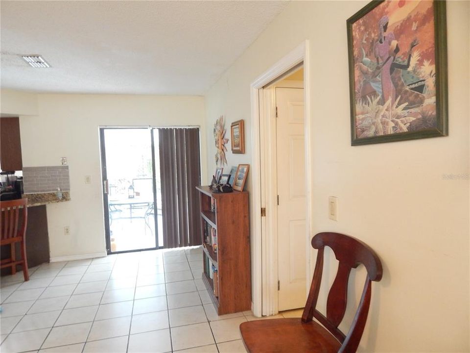 En Venta: $370,000 (4 camas, 2 baños, 1827 Pies cuadrados)