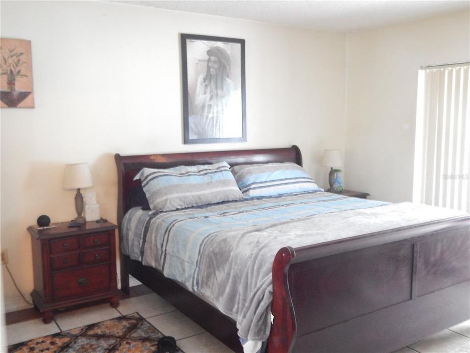 En Venta: $370,000 (4 camas, 2 baños, 1827 Pies cuadrados)