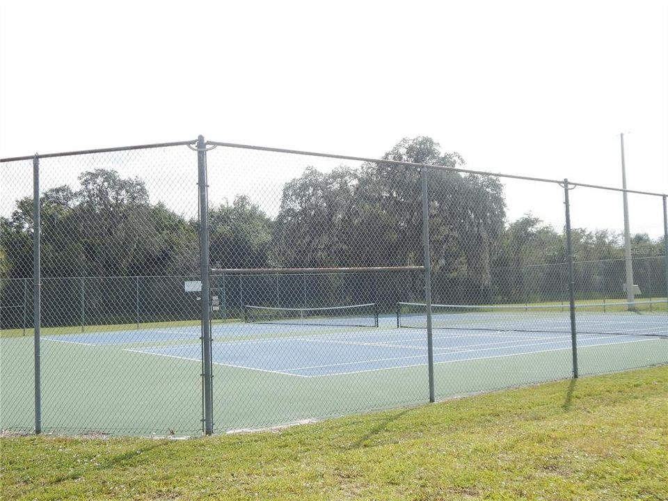 En Venta: $370,000 (4 camas, 2 baños, 1827 Pies cuadrados)