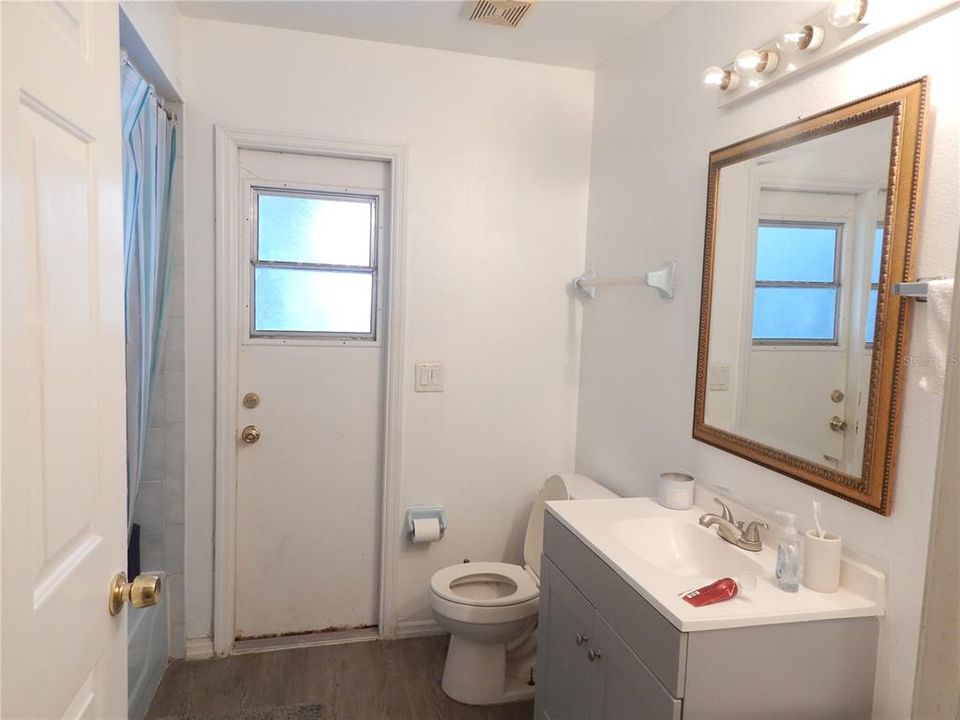 En Venta: $370,000 (4 camas, 2 baños, 1827 Pies cuadrados)