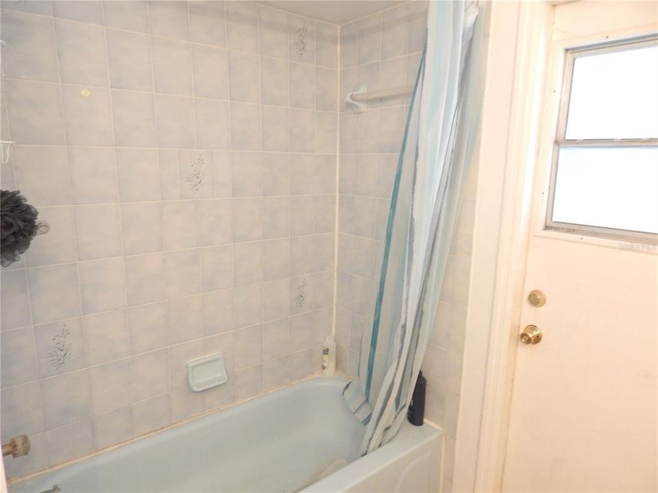 En Venta: $370,000 (4 camas, 2 baños, 1827 Pies cuadrados)