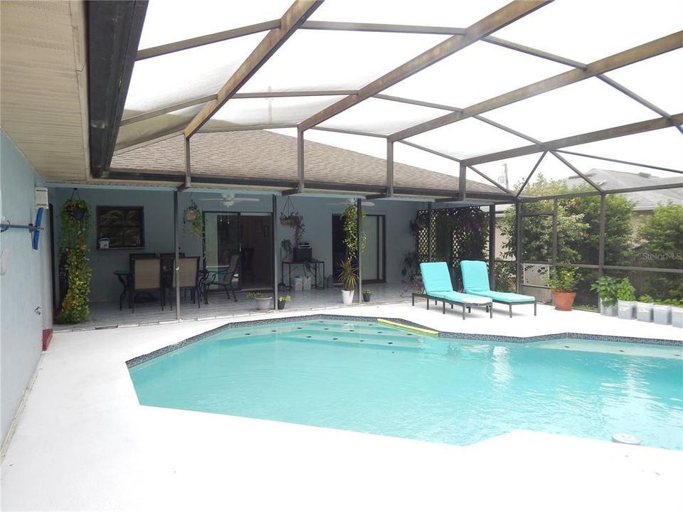 En Venta: $370,000 (4 camas, 2 baños, 1827 Pies cuadrados)