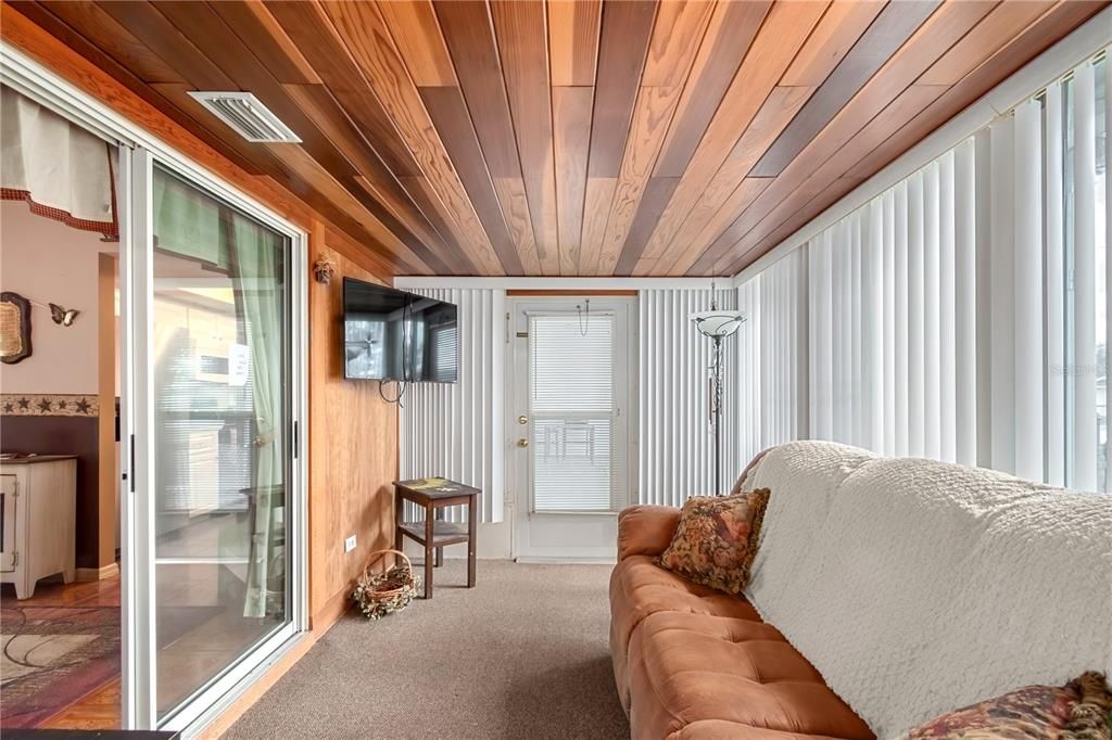 For Sale: $194,000 (2 beds, 2 baths, 1144 Square Feet)