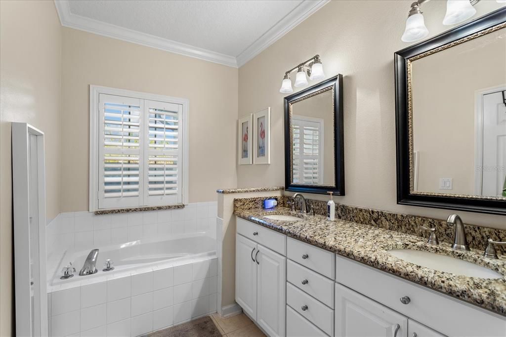 待售: $425,000 (3 贝兹, 2 浴室, 2065 平方英尺)