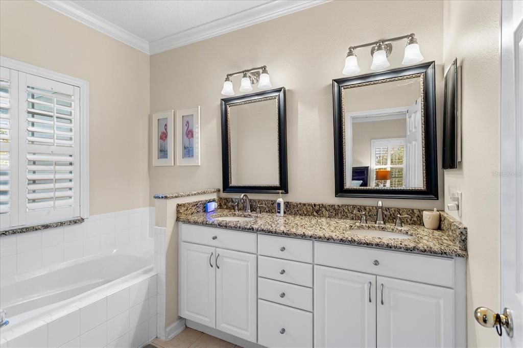 待售: $425,000 (3 贝兹, 2 浴室, 2065 平方英尺)