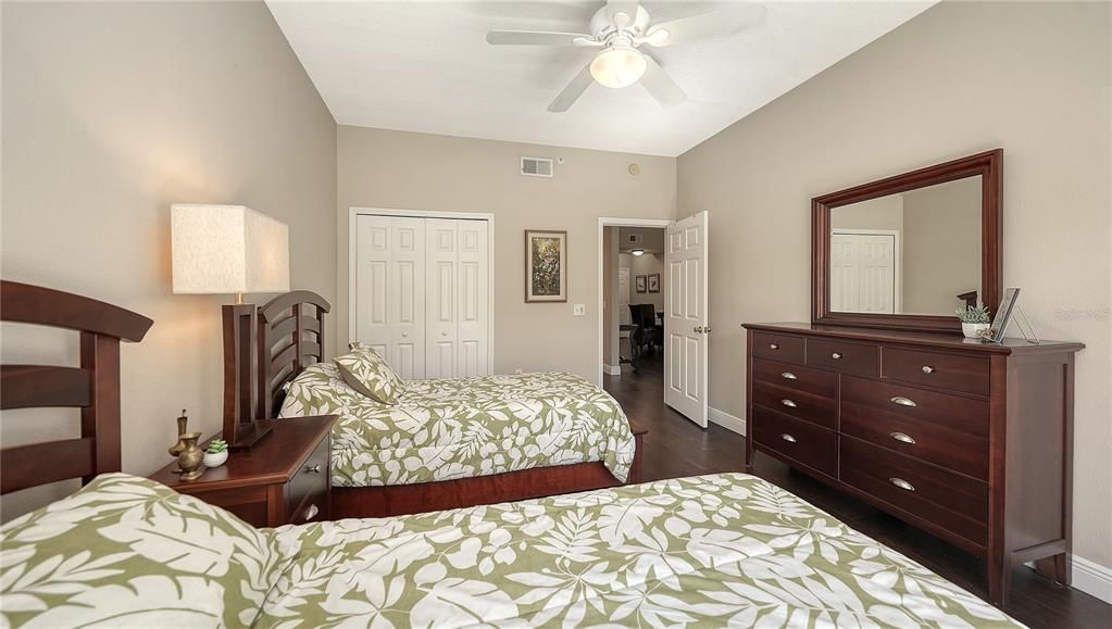 Activo con contrato: $279,800 (2 camas, 2 baños, 1147 Pies cuadrados)