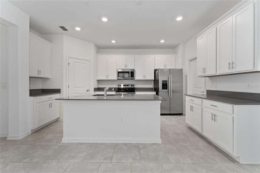 出租: $2,500 (4 贝兹, 3 浴室, 1971 平方英尺)