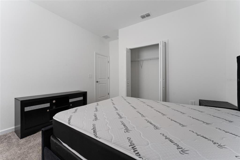 出租: $2,500 (4 贝兹, 3 浴室, 1971 平方英尺)