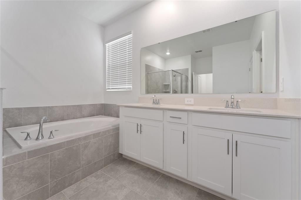 出租: $2,500 (4 贝兹, 3 浴室, 1971 平方英尺)