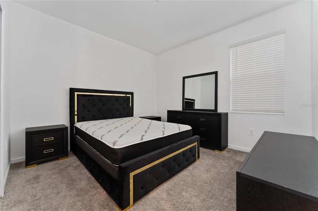 出租: $2,500 (4 贝兹, 3 浴室, 1971 平方英尺)