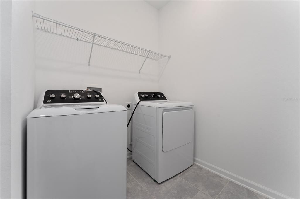 出租: $2,500 (4 贝兹, 3 浴室, 1971 平方英尺)