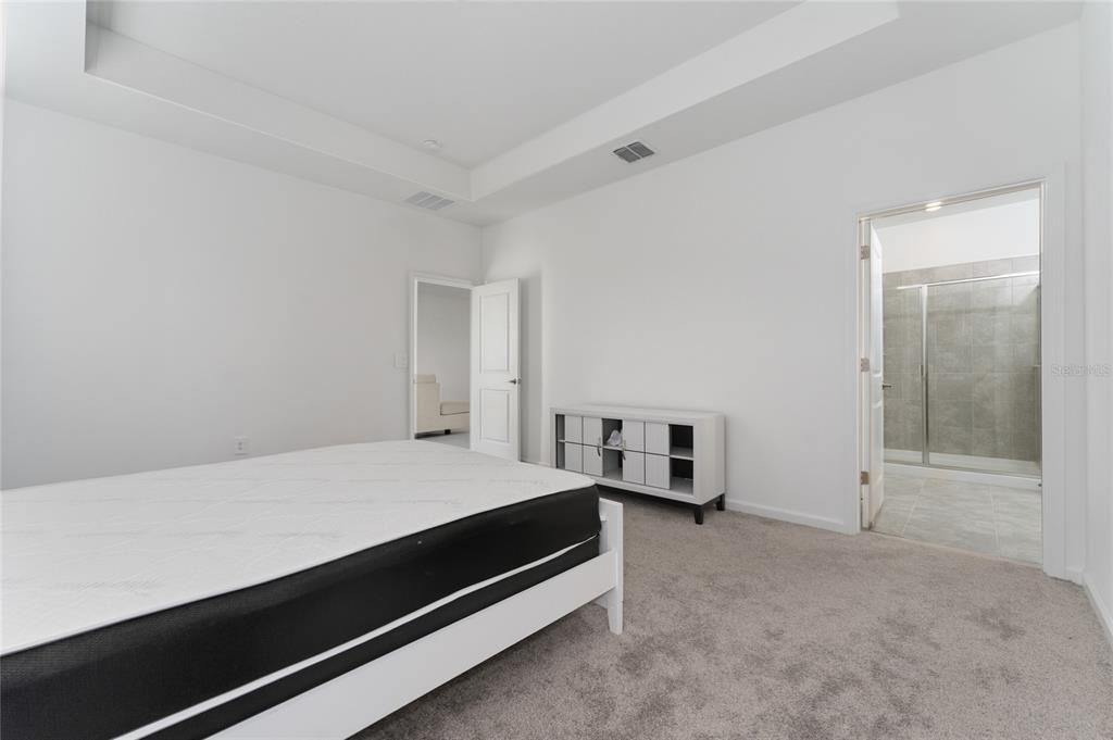 出租: $2,500 (4 贝兹, 3 浴室, 1971 平方英尺)