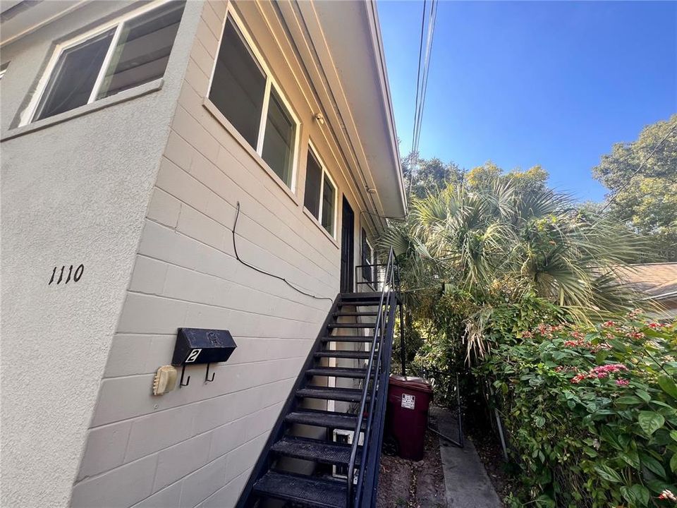 Active With Contract: $1,650 (2 beds, 1 baths, 1000 Square Feet)