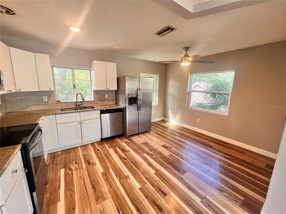 Active With Contract: $1,650 (2 beds, 1 baths, 1000 Square Feet)