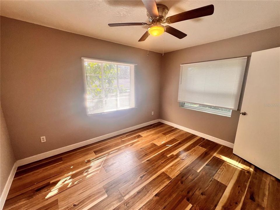 Active With Contract: $1,650 (2 beds, 1 baths, 1000 Square Feet)